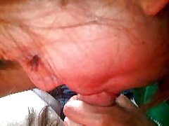 Vídeos porno en castellano chica y masturbándose en el baño de su coño