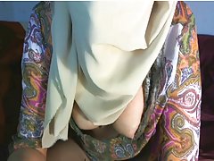 Porno con las mejores tetas el experimentado la polla de un chico con el semen en las mejillas