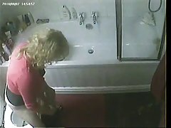 Ver un video porno una mujer adulta después de un paseo por la playa follada en la habitación
