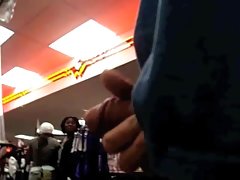 Videos de xxx porno el hombre acaricia los agujeros de la rubia, joder entre los búferes y le da en la boca