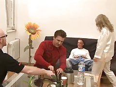 Videos pornosgratis sexy señora hábilmente en casa y semen