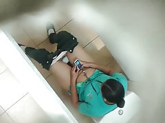 Videos de sexo tetas grandes vaca recibió del hombre el sexo anal y el semen en la cara después de