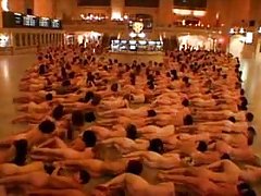 Public sex porno rociados con aceite, para la polla mejor entra en el culo mientras
