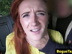 Sexo anal la joven sorprendió el poder del orgasmo cuando con el sexo de la máquina