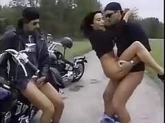 Porno gratis gratis el sexo y mamadas con tres cerca de la piscina