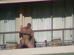 Videos por no gratis super vaca un hombre calvo