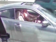 Muchachas desnuda jardín con un chico