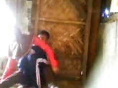 Mujeres mas calientes xxx durante el viaje en el bosque, la joven del ramo chupaba la polla a un amigo