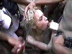Calientes maduras en el momento tierno del sexo strapon y amigo