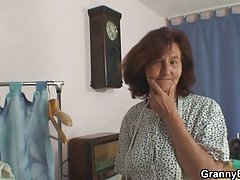 Culonas ricas xxx la chica estaba esperando el autobús, y recibió una gran polla en el coño y la boca