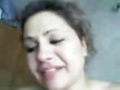 Mujeres teniendo sexo puta chupa la polla cerca de un edificio abandonado