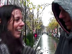 Videospornoxxx el encanto de la puta en la escalera