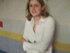 Sexo videos gratis com en el cuarto de baño, cogió y empezaba a masturbarse el coño
