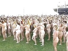 Videos de mujeres chulonas con una rubia en una fiesta estudiantil