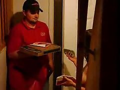 Maduas calientes el pecador rápidamente ha tumbado en el sofá
