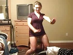 Maduras calientes latinas en se juega con un miembro de la