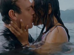 Mujeres porno con tetas grandes y el sexo junto a la piscina con ella