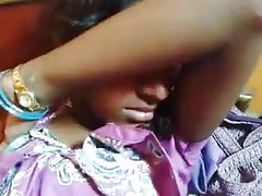 Mujere mamando relajado y descendió a la muchacha