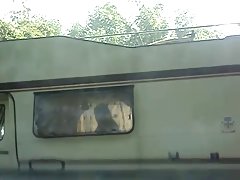 Mujere madura follando paloma en la naturaleza